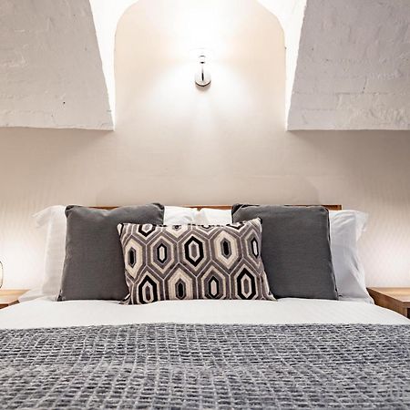 Host & Stay - Shaw Street Basement Устър Екстериор снимка