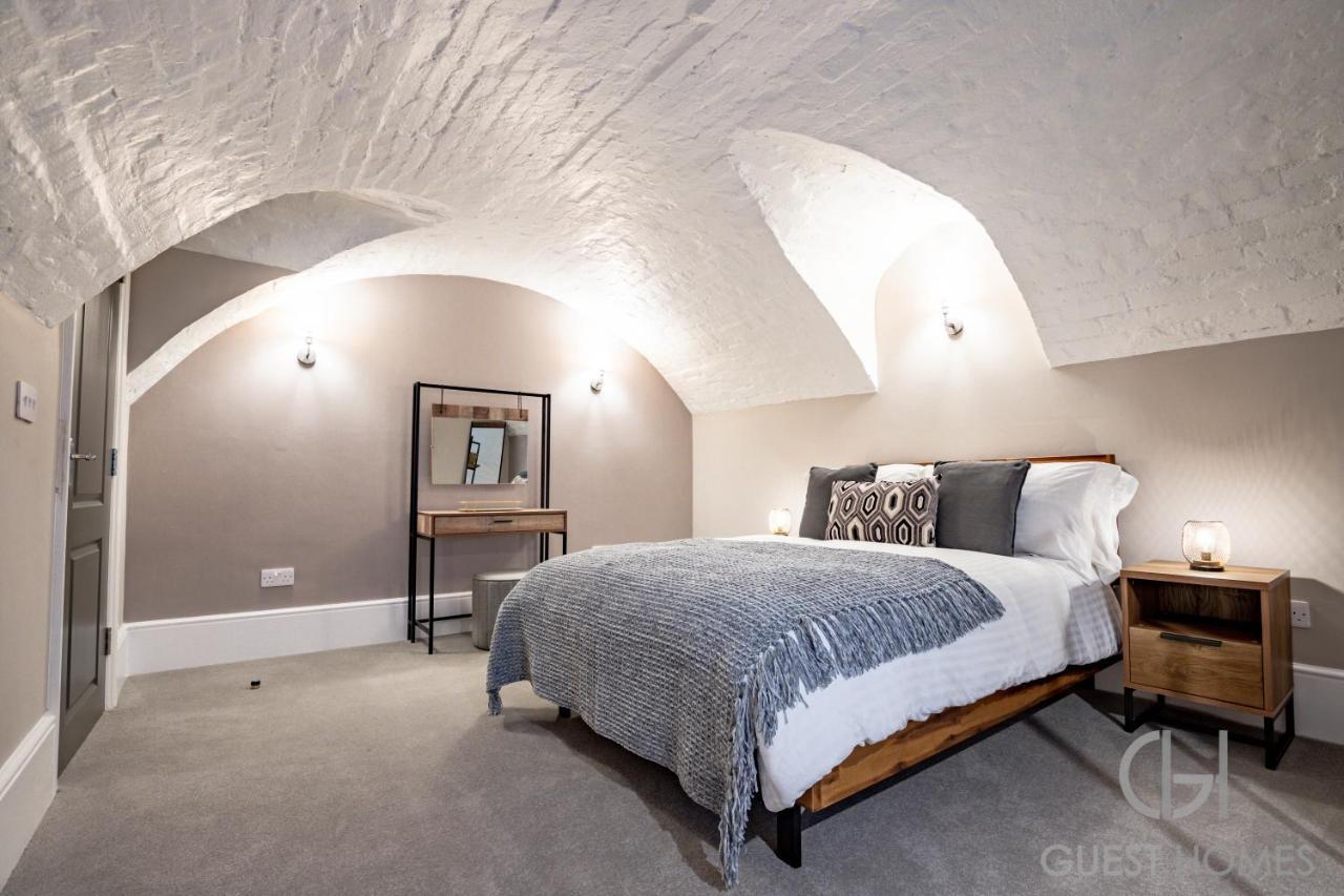 Host & Stay - Shaw Street Basement Устър Екстериор снимка