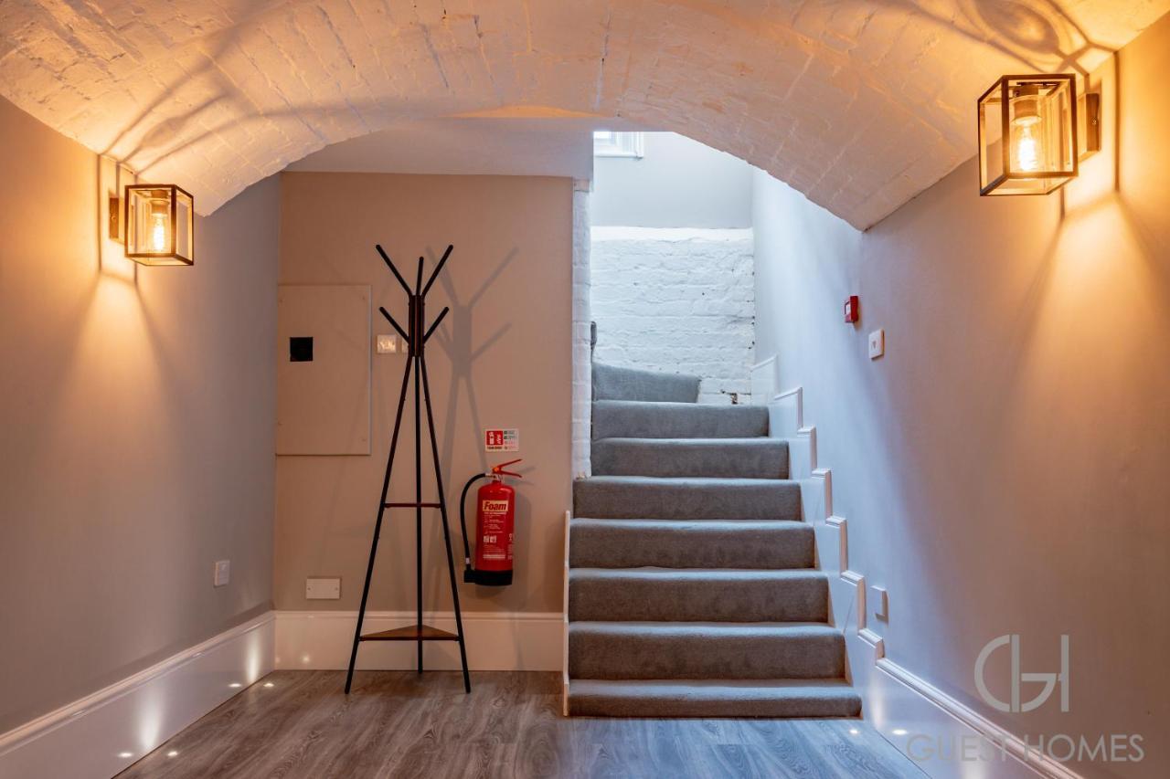 Host & Stay - Shaw Street Basement Устър Екстериор снимка