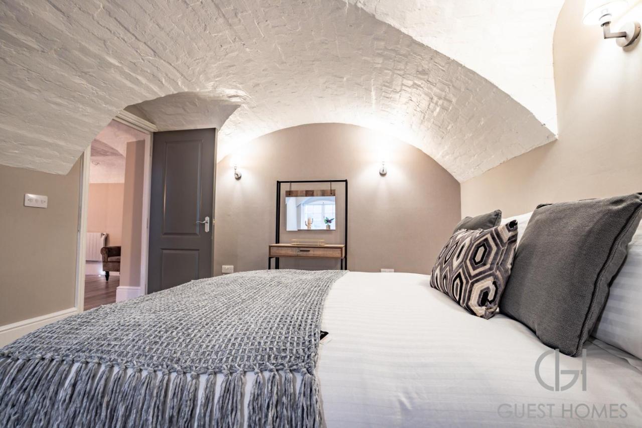 Host & Stay - Shaw Street Basement Устър Екстериор снимка