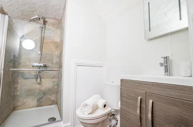 Host & Stay - Shaw Street Basement Устър Екстериор снимка