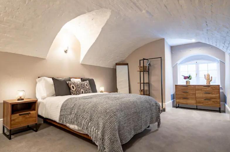 Host & Stay - Shaw Street Basement Устър Екстериор снимка