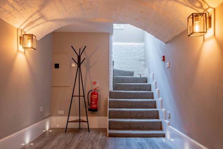 Host & Stay - Shaw Street Basement Устър Екстериор снимка